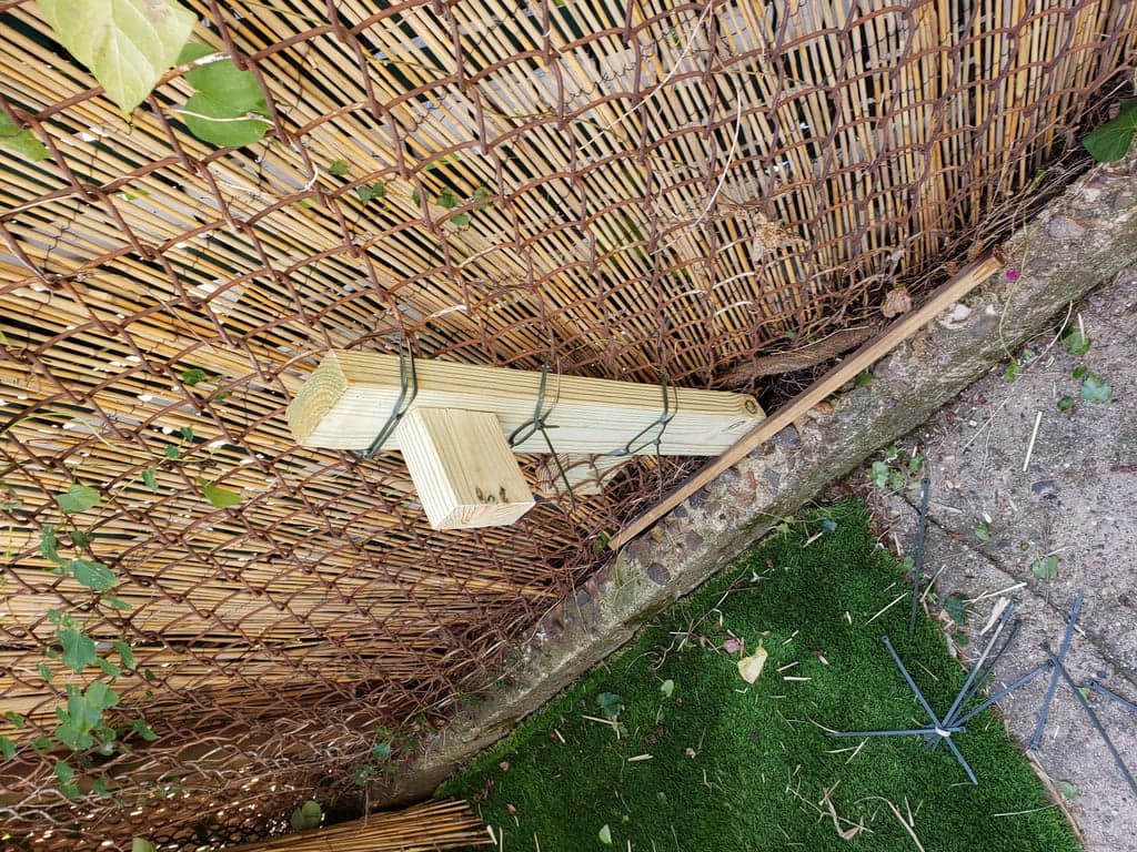 Installing gate hinges