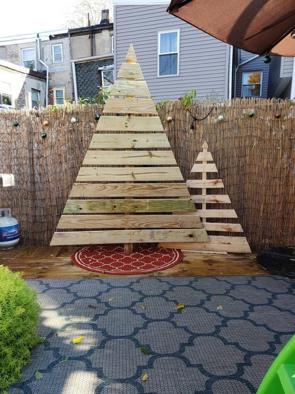 DIY Pallet Wood Christmas Tree with cuts made